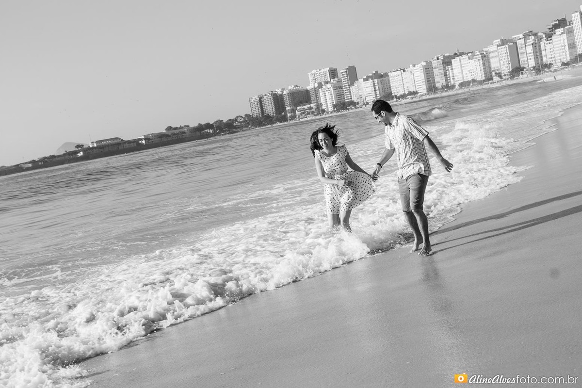 namorados na praia
