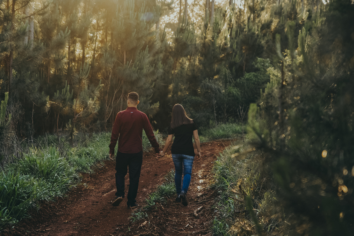 Casal caminhando