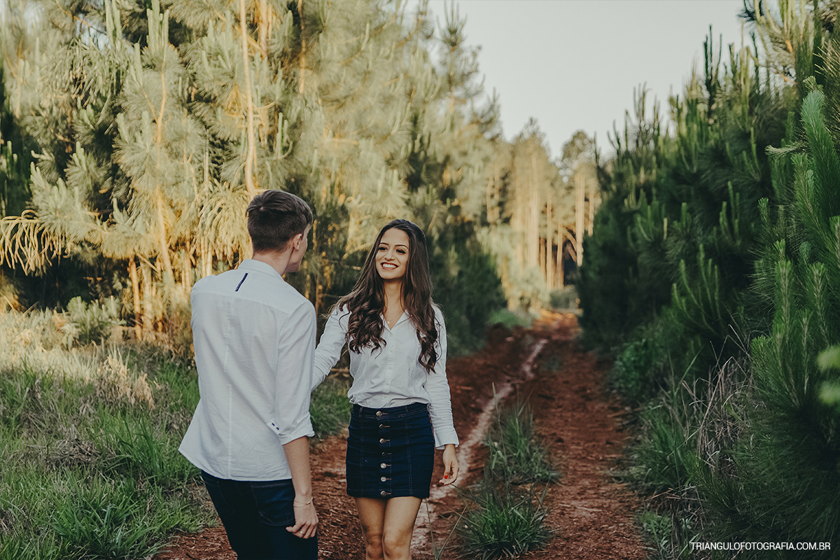 Casal de noivos felizes