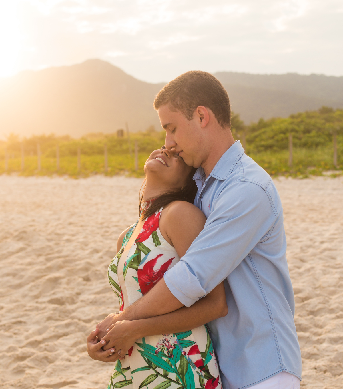 Ensaio praia Pré Casamento Vamos nos Beijar que o Sol Tá se pondo Praia Grumari 