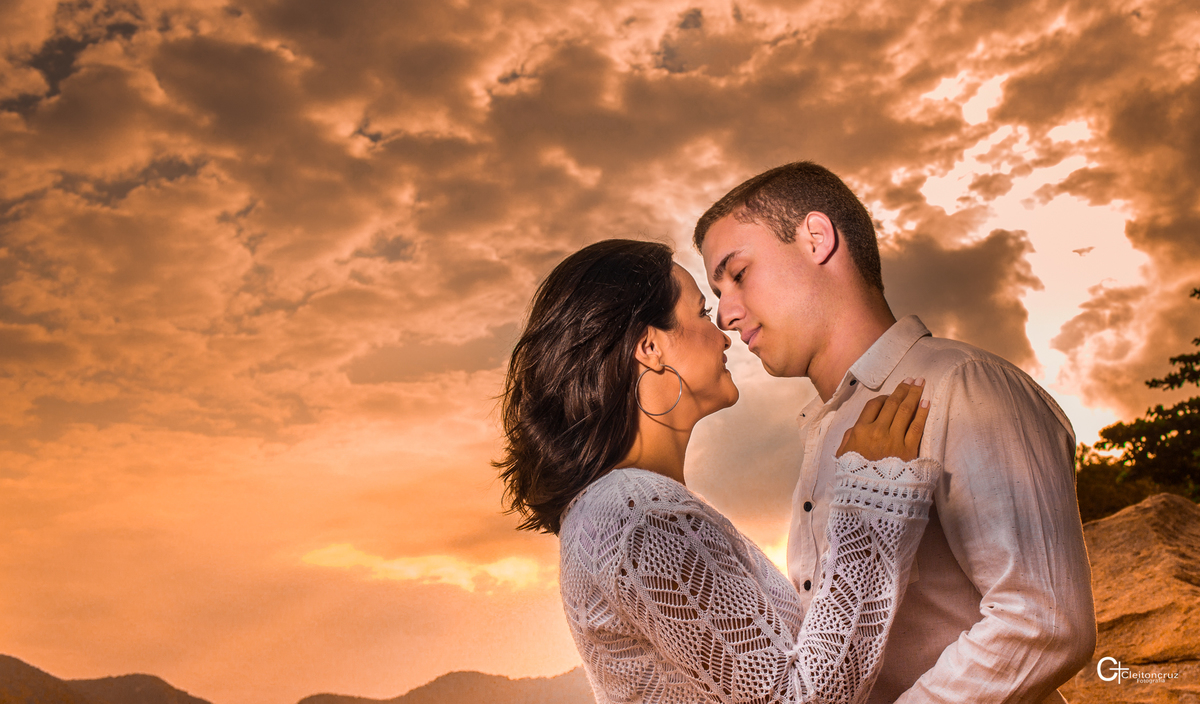 Ensaio pré casamento casal lindo céu maravilhoso praia Grumari