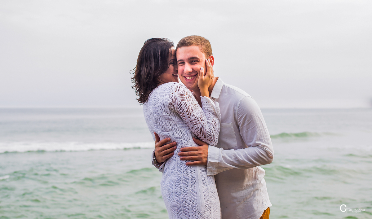 Ensaio pré wedding casal lindo praia Grumari
