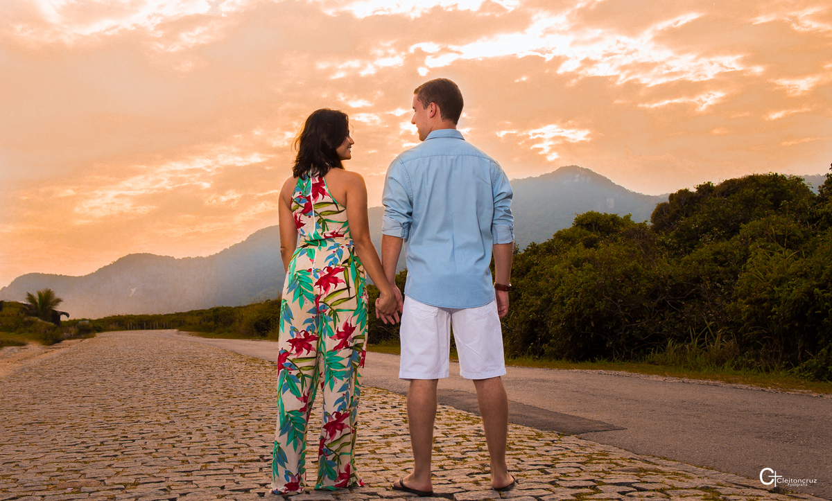 Ensaio pré wedding praia Grumari casal lindo