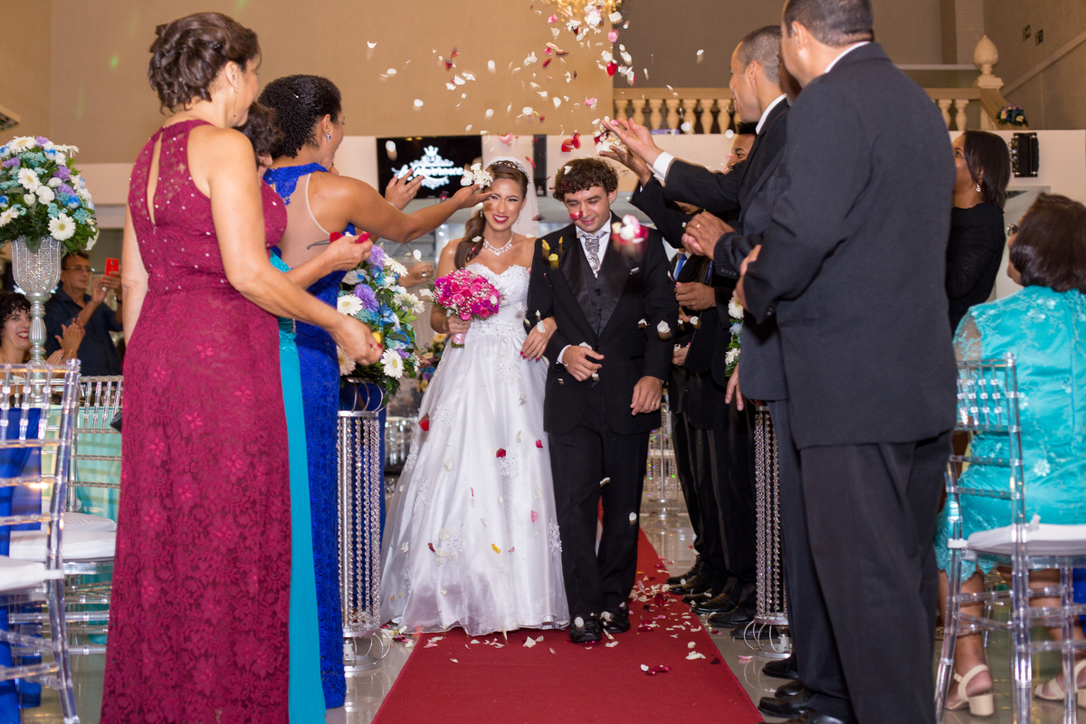 Saída dos noivos Inara + Julio, casa de festas La Reverence 