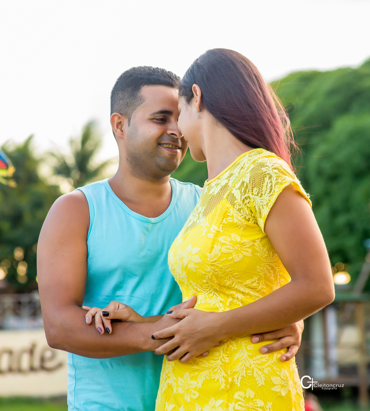 Ensaio de casa que aconteceu no sitio Santa Felicidade momentos românticos  