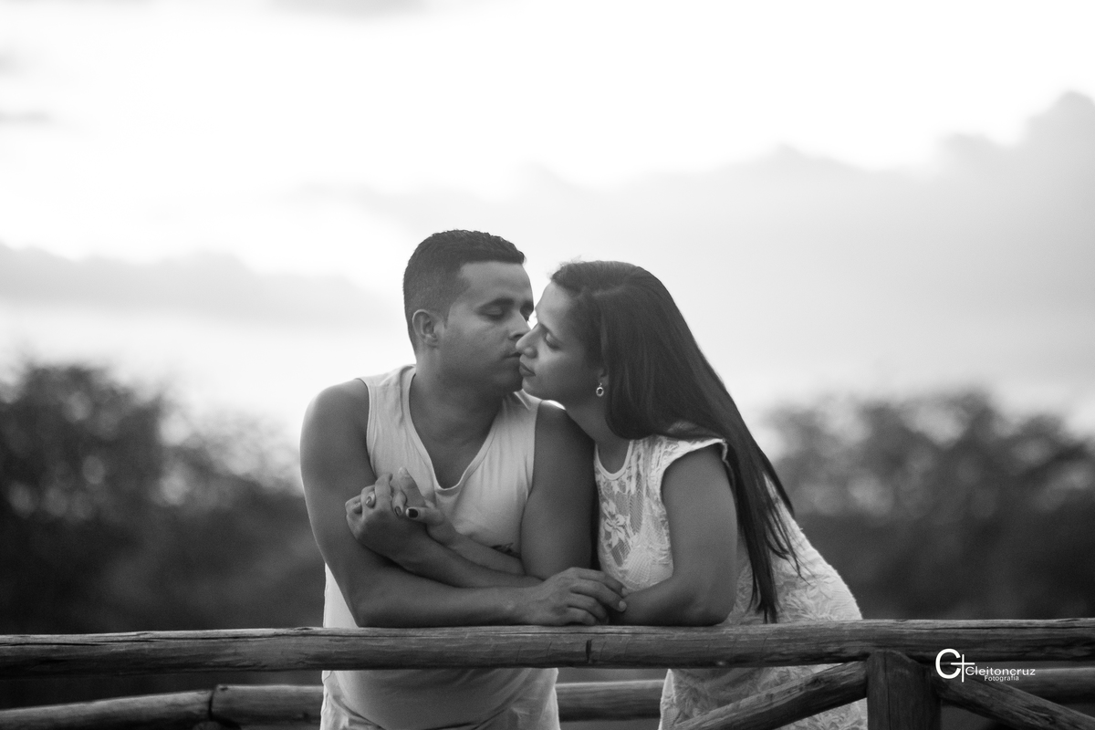 Ensaio de casa que aconteceu no sitio Santa Felicidade momentos românticos  