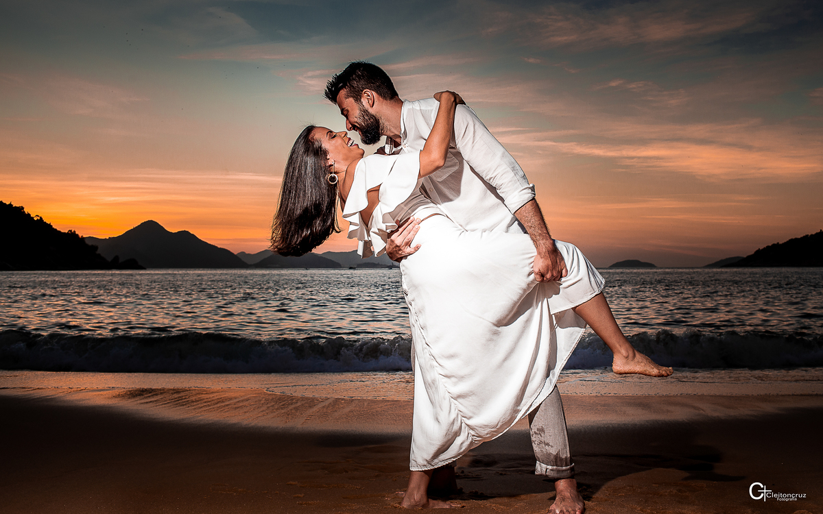 Ensaio Pré-Wedding na Praia Vermelha Nascer do sol