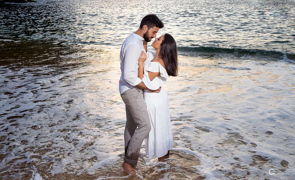 Ensaio Pré-Wedding na Praia Olho no Olho
