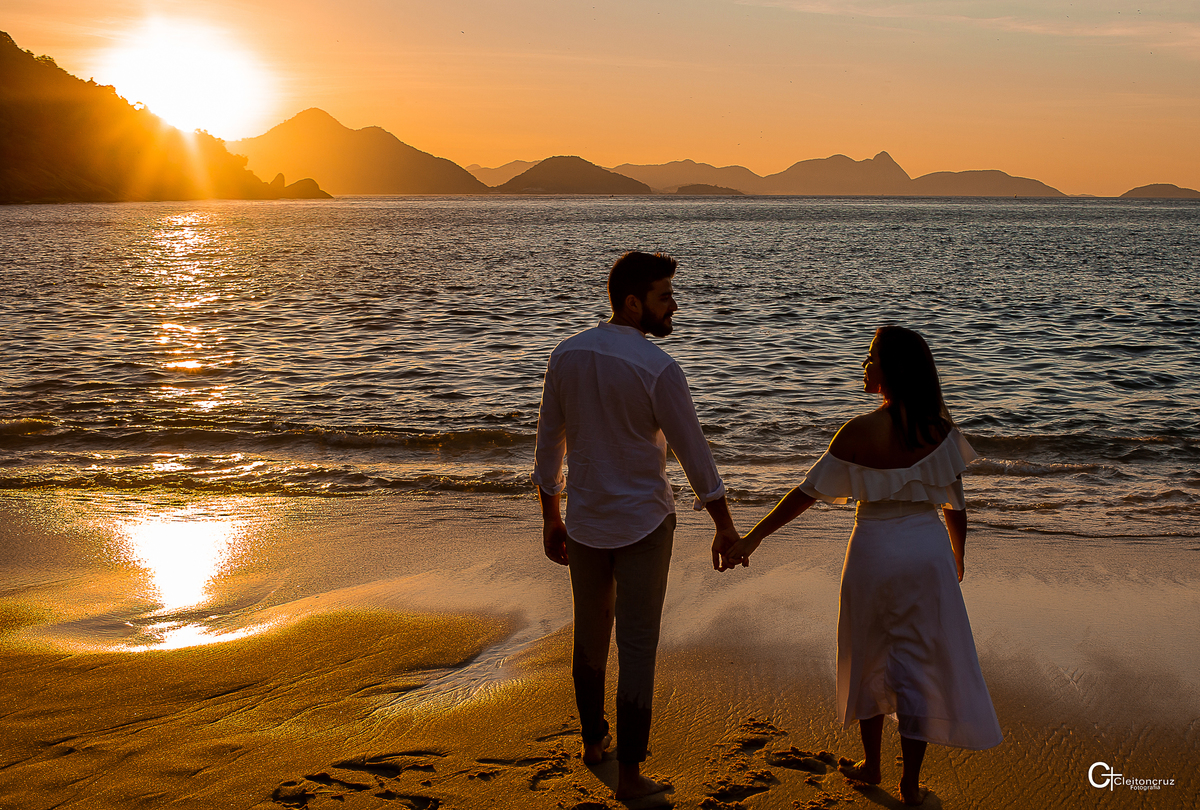 Ensaio Pré-Casamento Passeio ao Nascer do Sol se Olhando