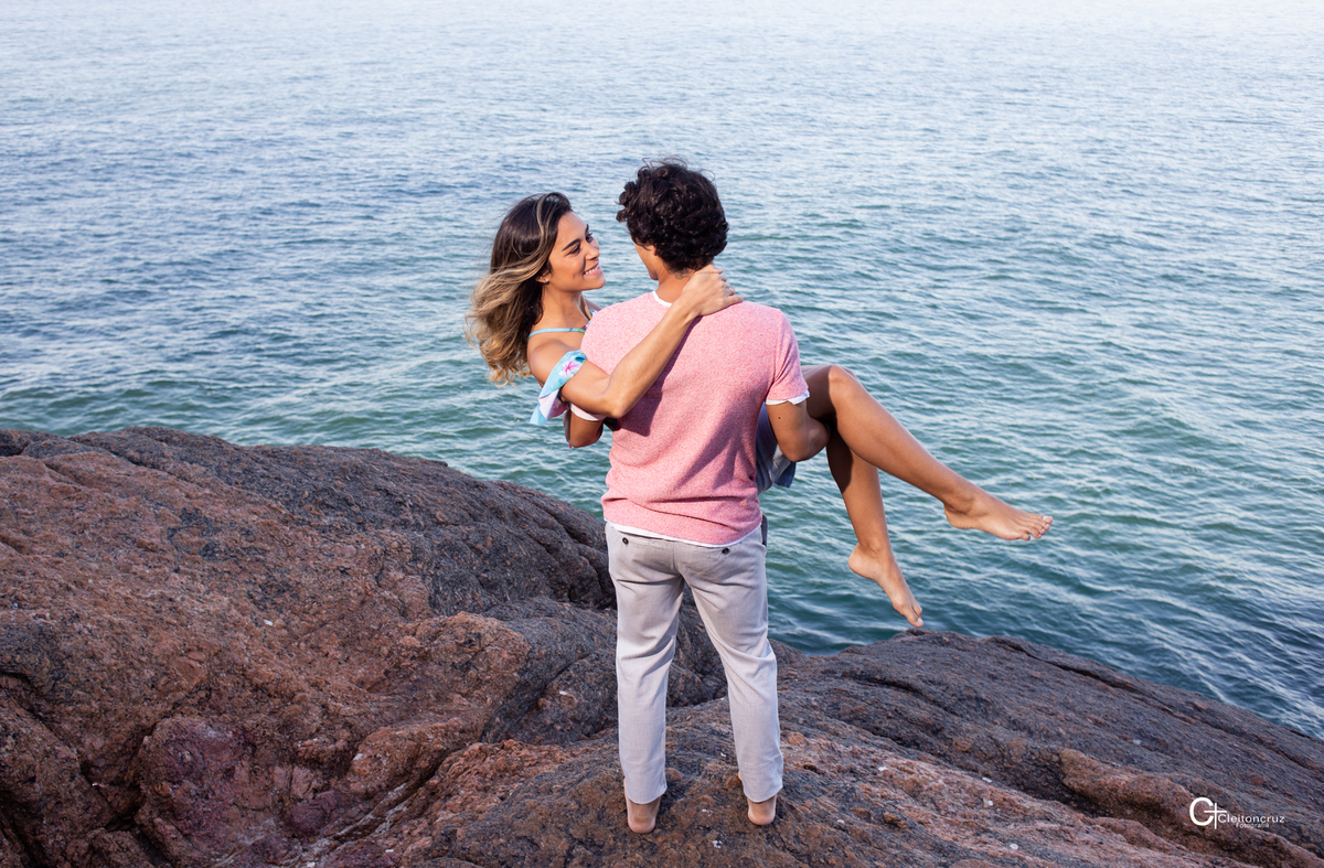ensaio de casal momento descontraído praia da joatinga 
