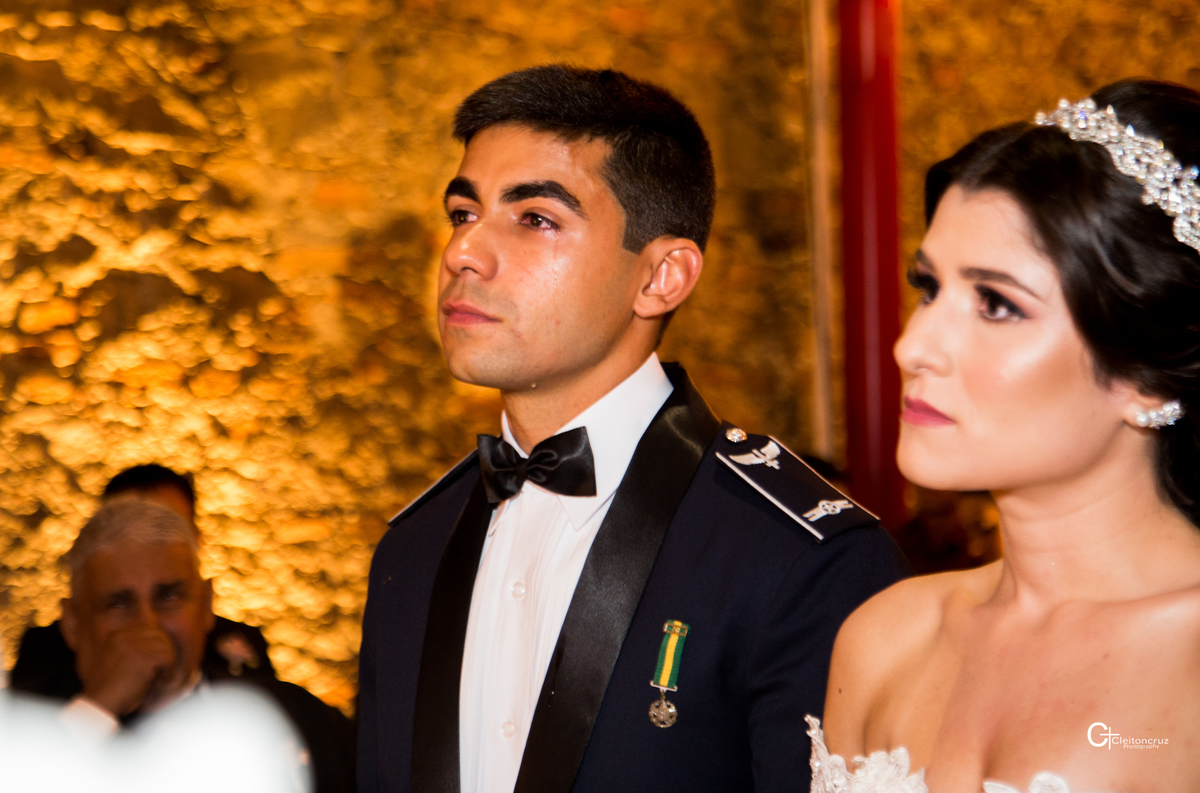 casamento noivo chorando 