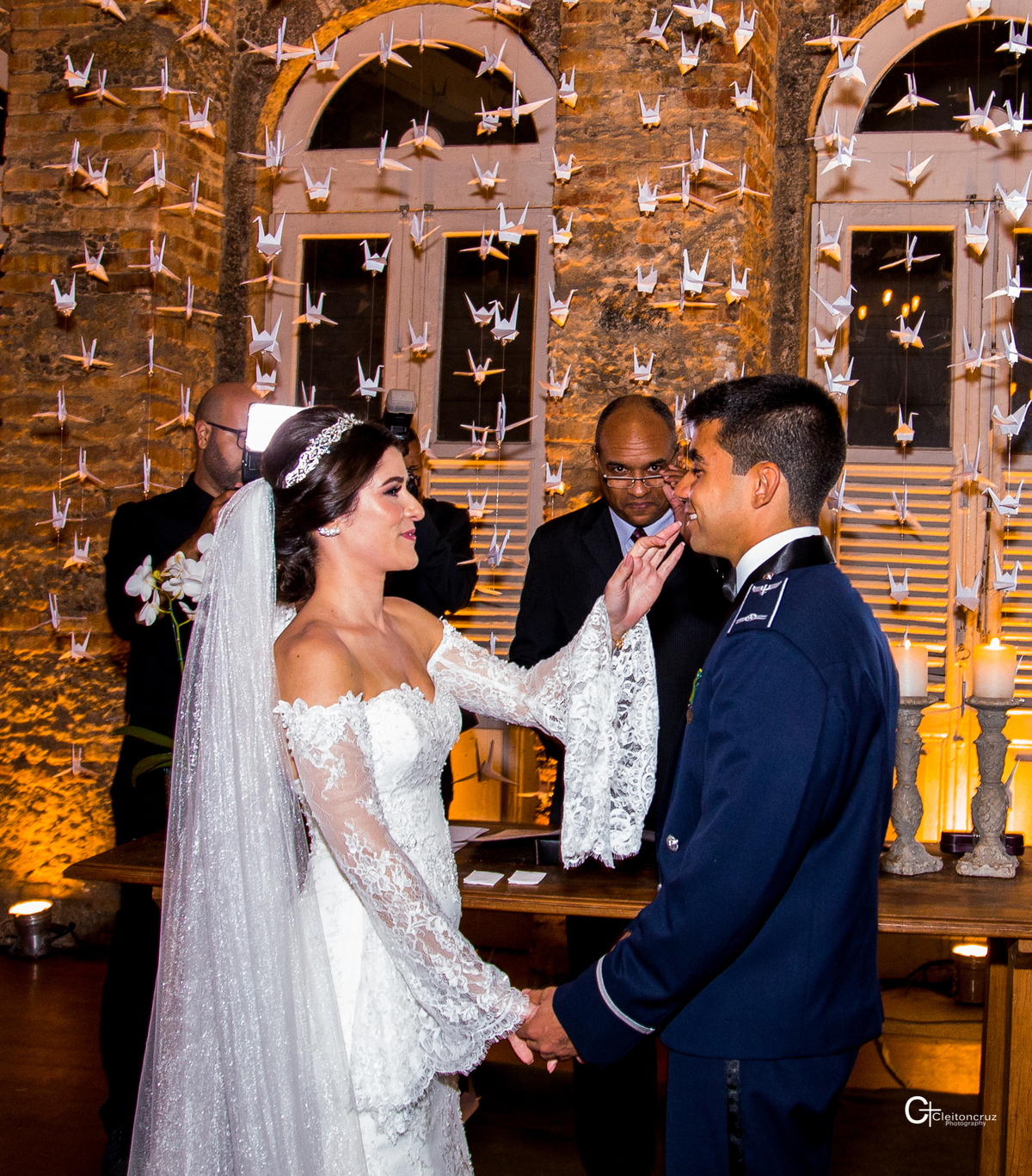casamento noivos  emocionado