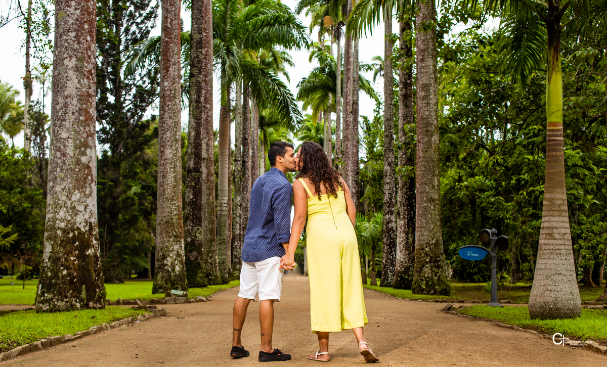 Pre wedding Jardim Botânico se beijando