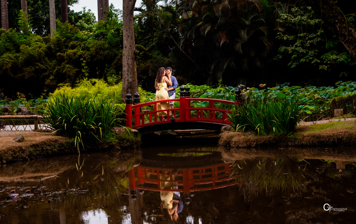 Pre wedding Jardim Botânico 
cena romântica na ponte 