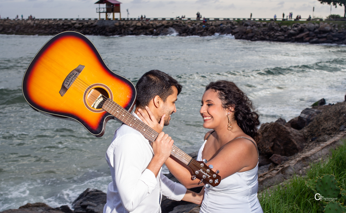 pre wedding na praia com violão 