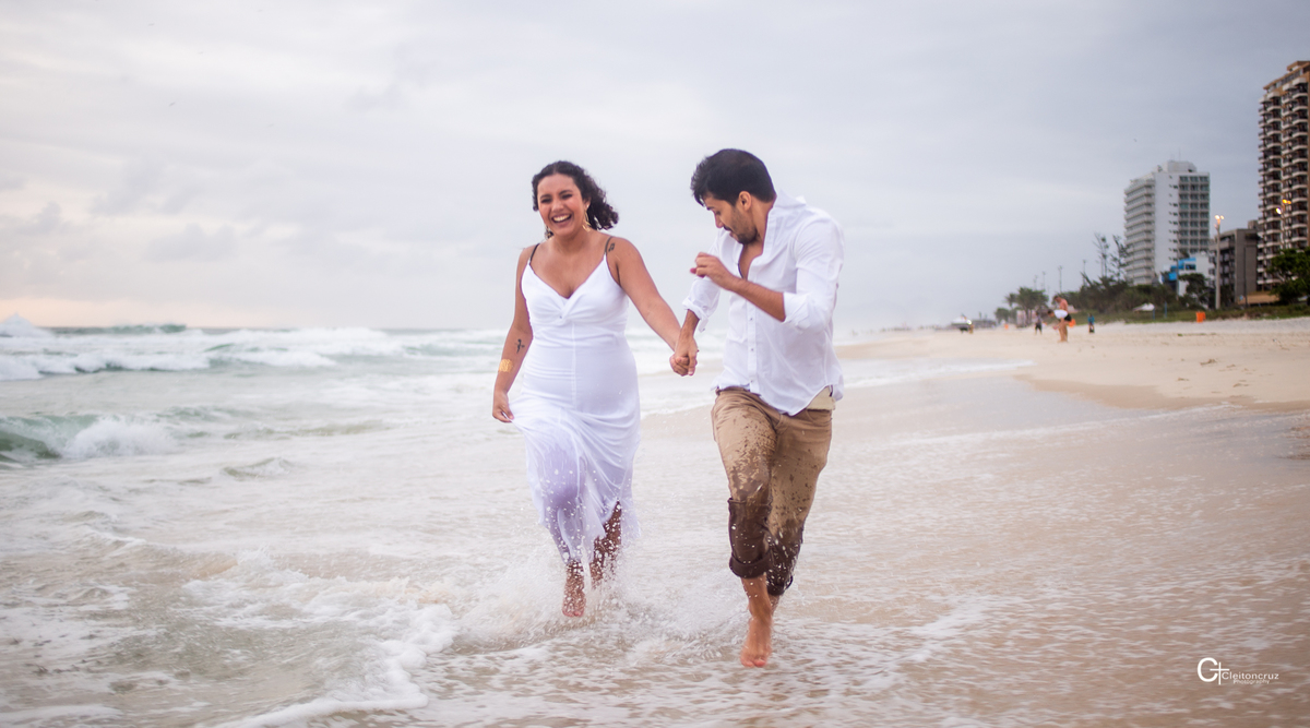 pre wedding na praia correndo 