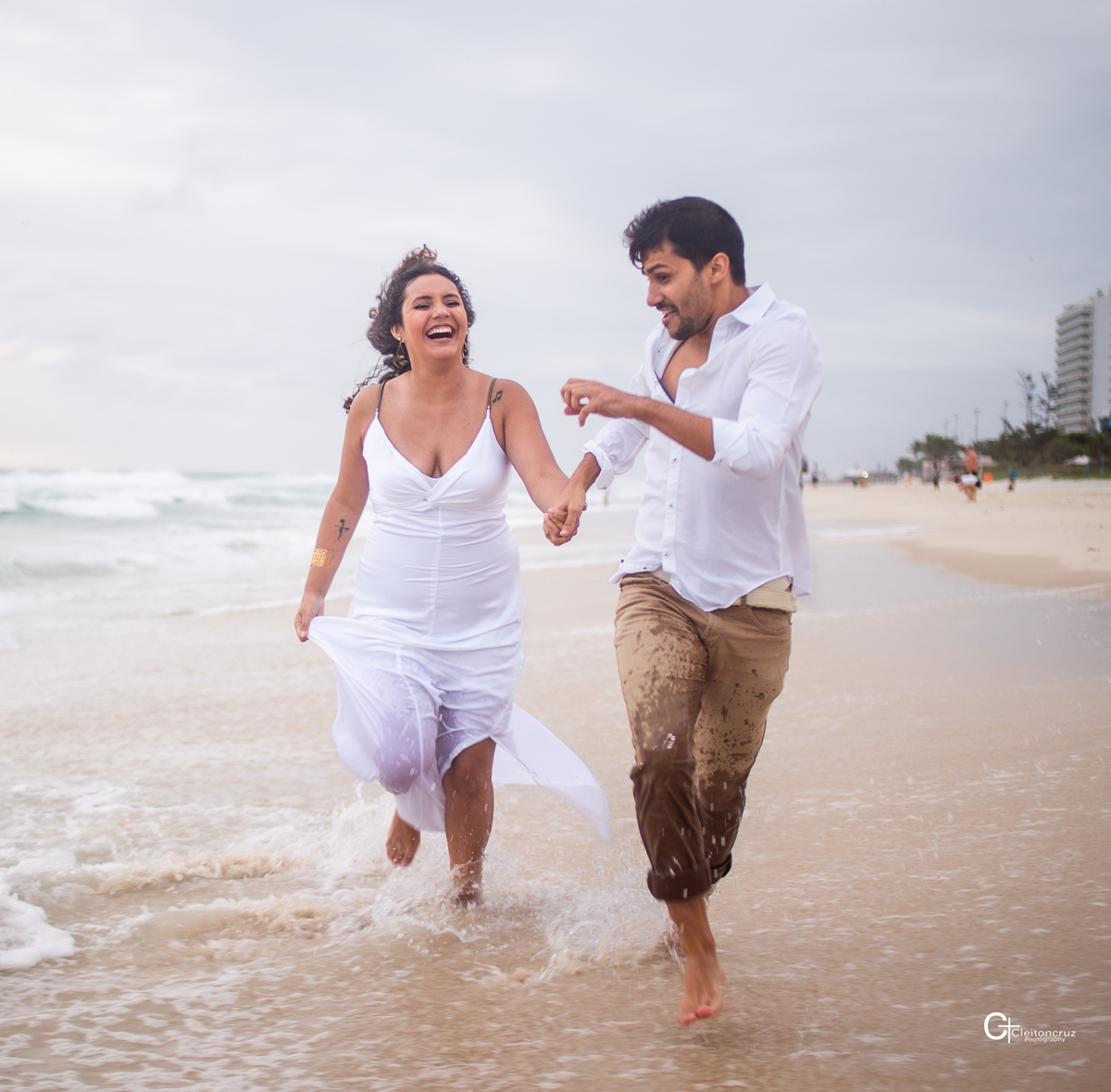 pre wedding na praia correndo