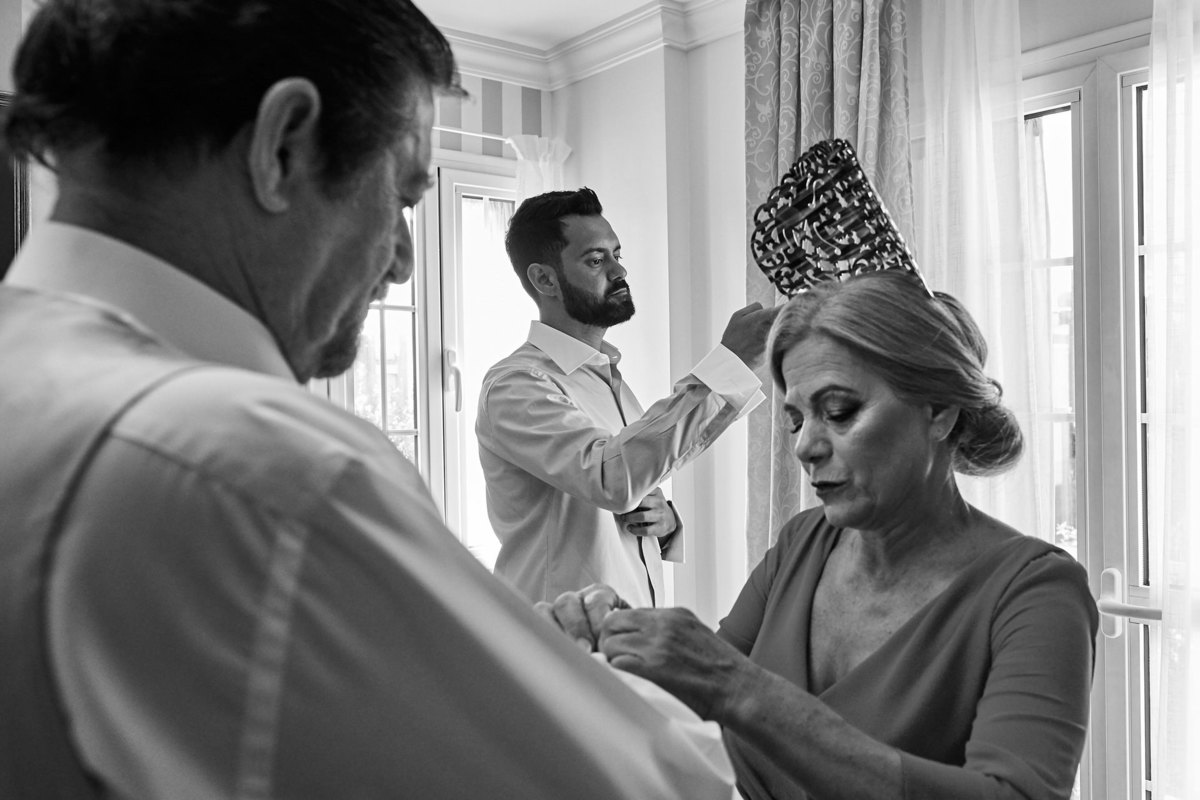 Preparativos familiares fotografía realizada por los mejores fotógrafos de Sevilla - Parejo Photos