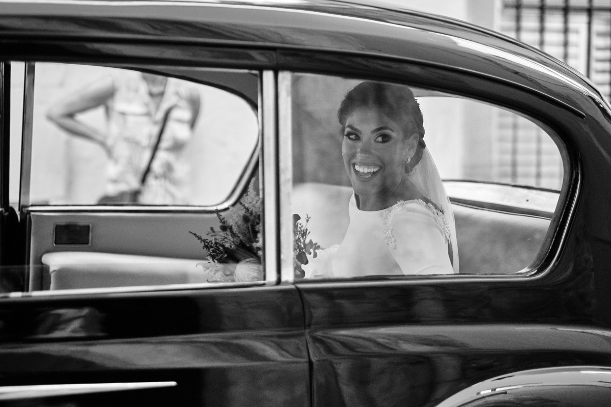 Coches de epoca en las bodas fotografía realizada por los mejores fotógrafos de Sevilla - Parejo Photos