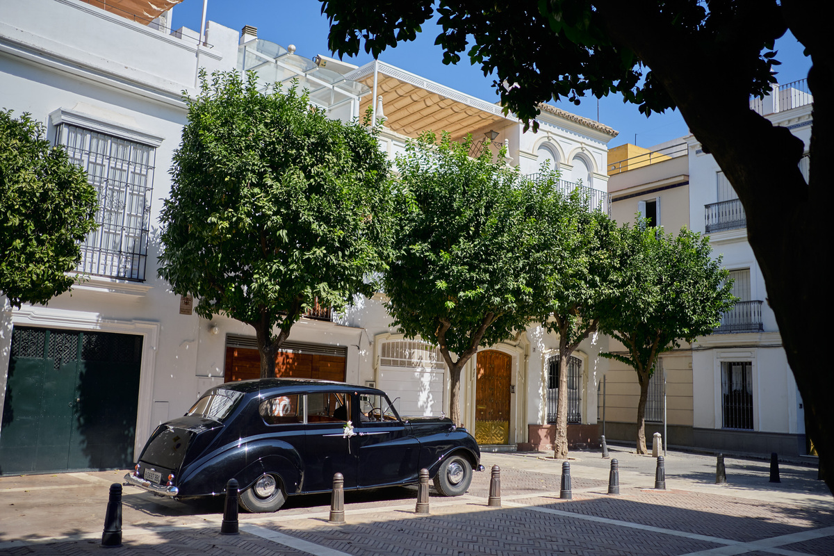 Coche antiguo para tu boda fotografía realizada por los mejores fotógrafos de Sevilla - Parejo Photos