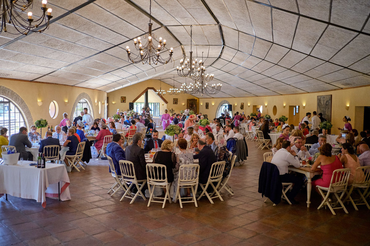 Salon comedor Hacienda los Parrales fotografía realizada por los mejores fotógrafos de Sevilla - Parejo Photos