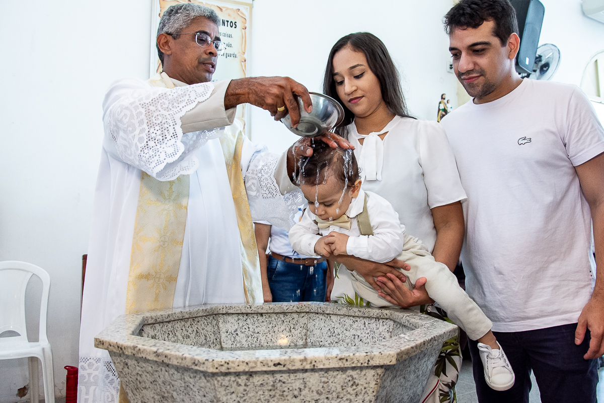 batizando criança em Botucatu