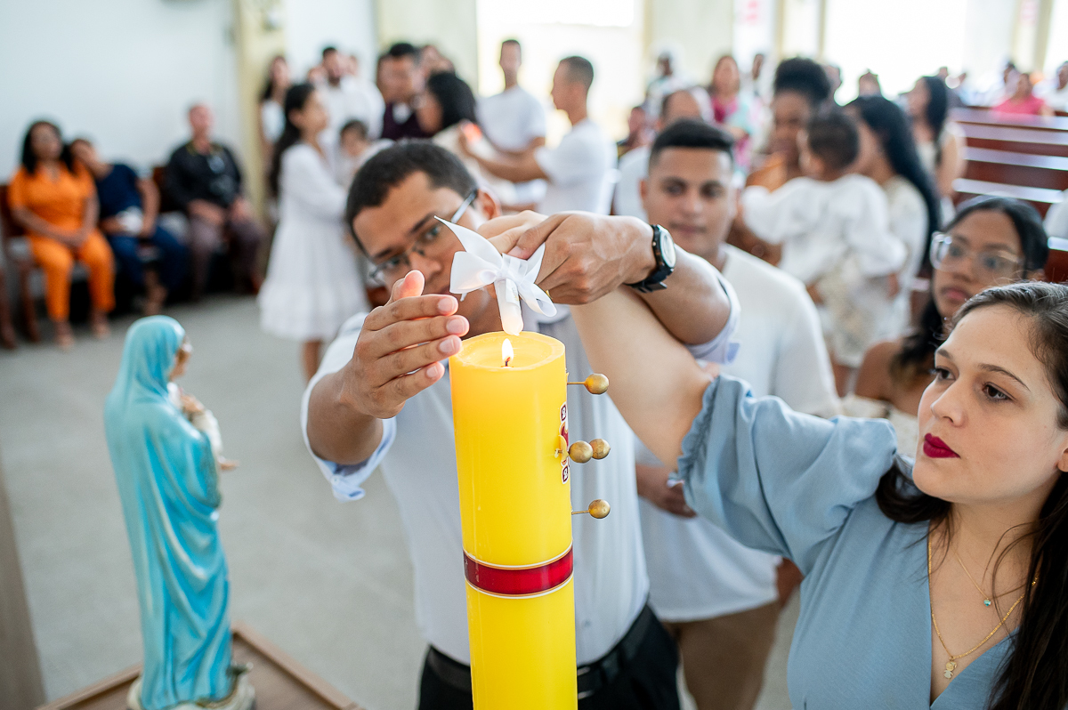 acendendo vela em Batizado