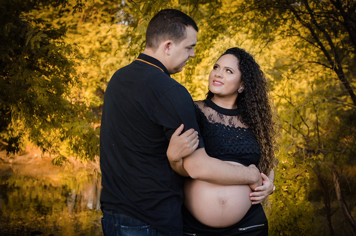 casal abrasado no dia do ensaio de gestante 