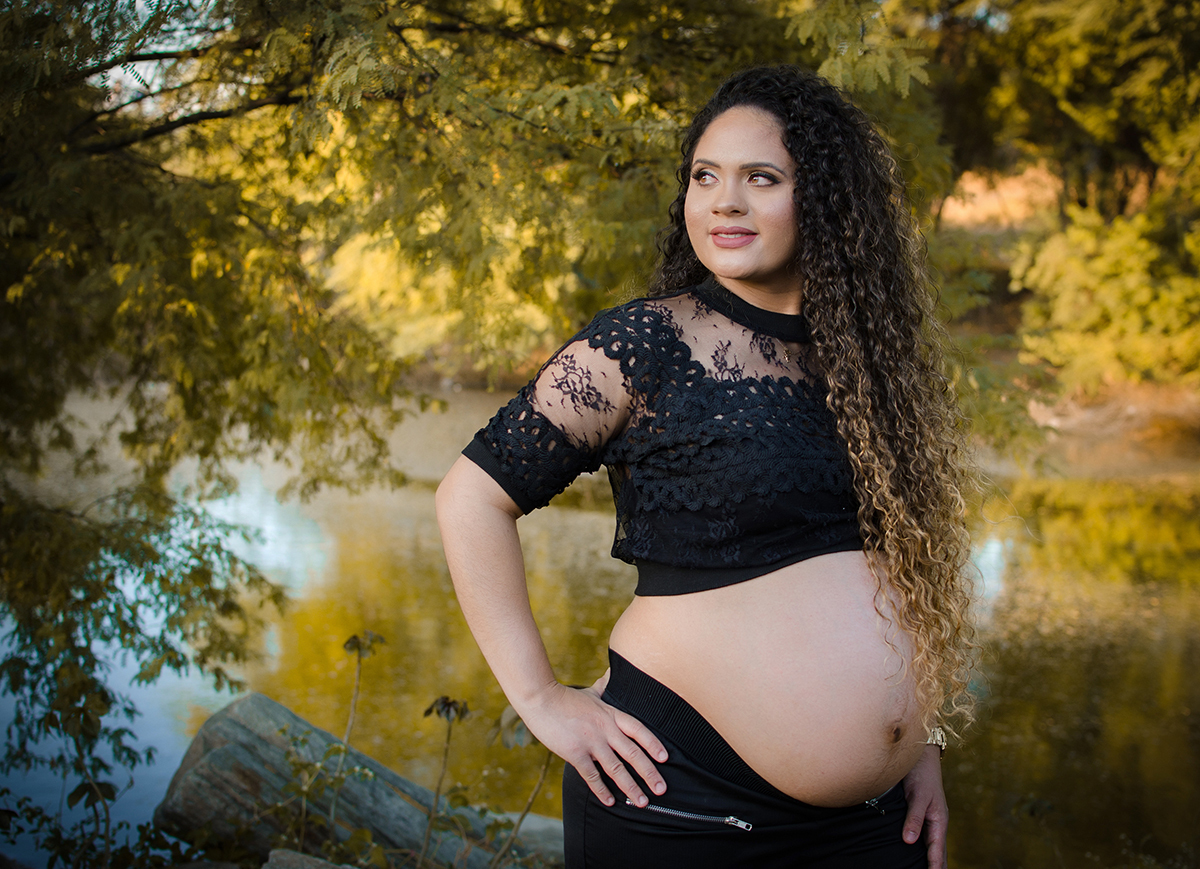 mãe pousa no poço de santana para foto de gestante 