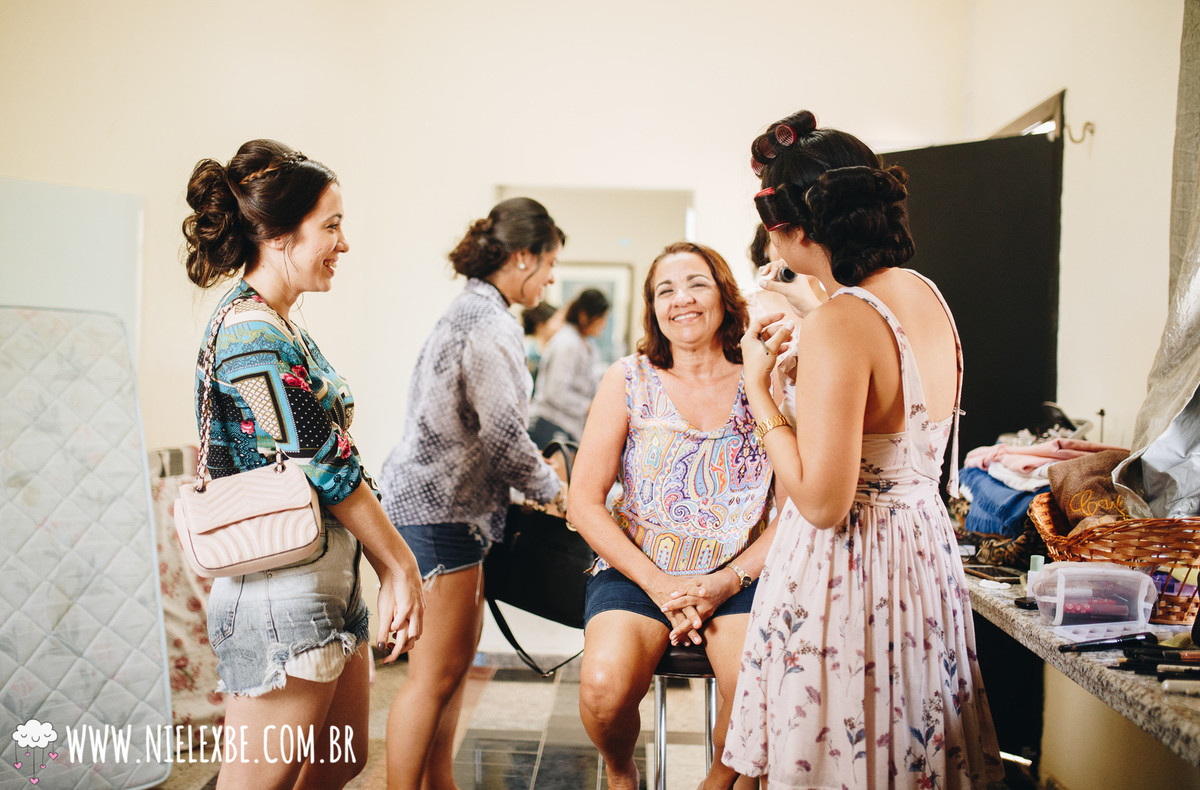 making of dos noivos casamento com amigas fotos espontaneas