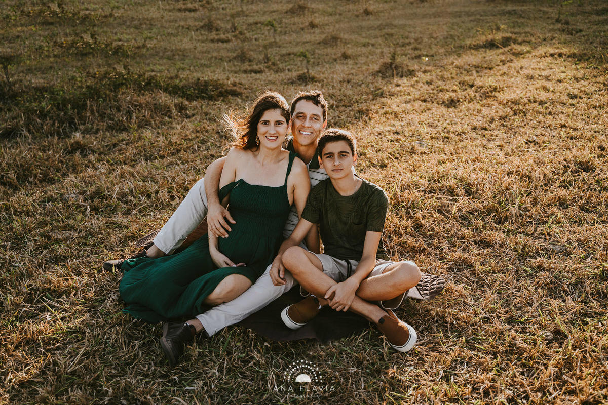 book gestante, gestante, gravida, gravidez, ensaio gestante,  vila velha, vitoria, serra, Igreja de queimados, parto, bebê, ensaio no final de tarde, ensaio gestante no verde, ensaio gestante na ruinas de queimados, gestante segundo filho