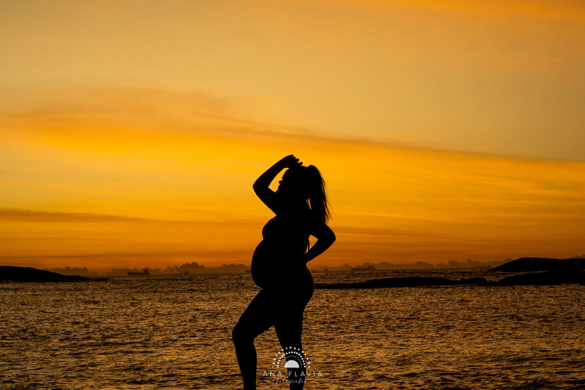 book gestante, gestante, gravida, gravidez, maternidade, ensaio gestante,  vila velha, vitoria,  parto, bebê, praia de itaparica, ensaio nublado, ensaio com vento, ensaio gestante na praia, ensaio gestante no amanhecer, praia deserta, amanhecer 
