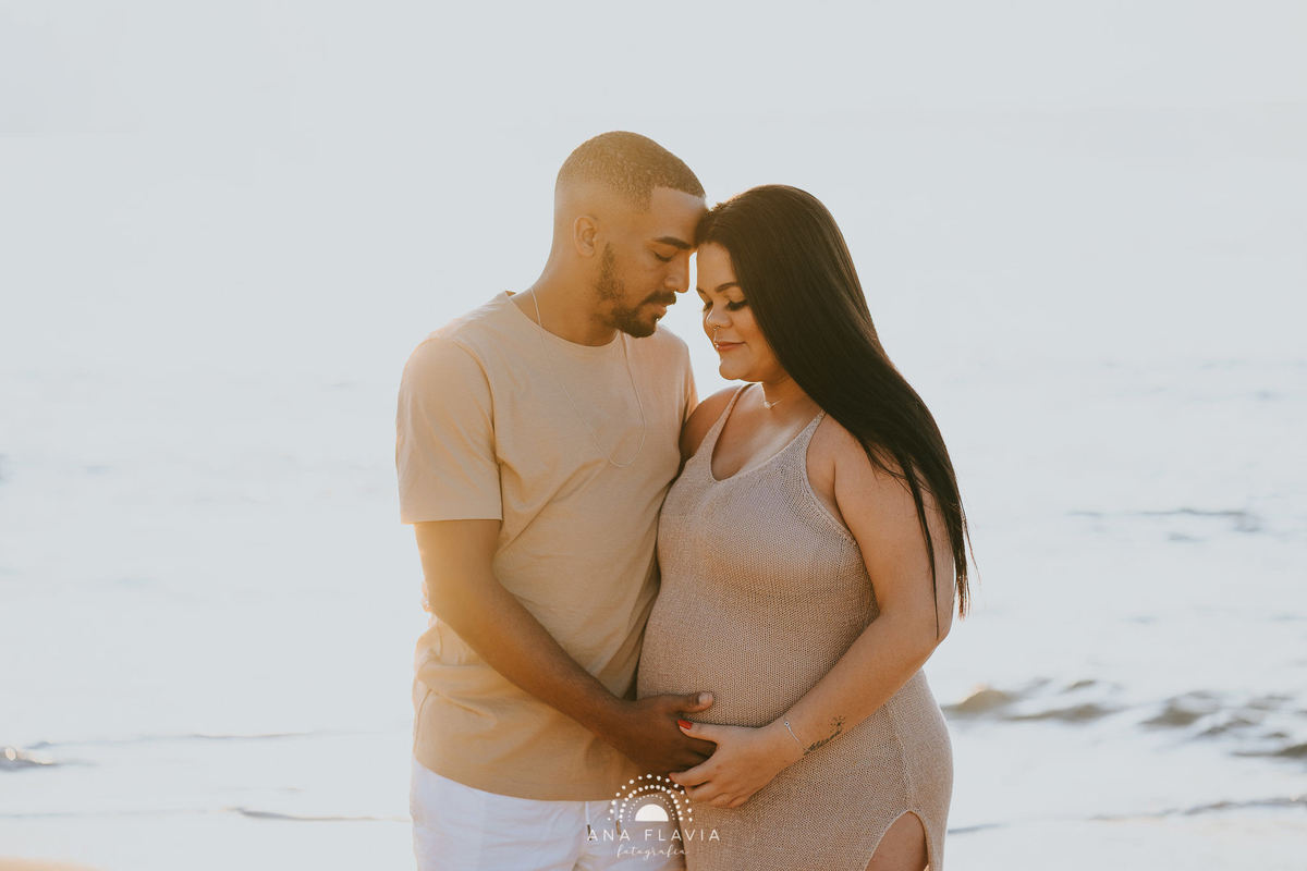 book gestante, gestante, gravida, gravidez, maternidade, ensaio gestante,  vila velha, vitoria,  parto, bebê, praia de itaparica, ensaio nublado, ensaio com vento, ensaio gestante na praia, ensaio gestante no amanhecer, praia deserta, amanhecer 
