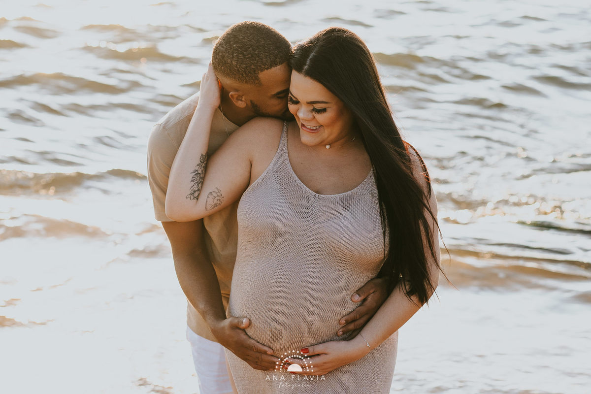 book gestante, gestante, gravida, gravidez, maternidade, ensaio gestante,  vila velha, vitoria,  parto, bebê, praia de itaparica, ensaio nublado, ensaio com vento, ensaio gestante na praia, ensaio gestante no amanhecer, praia deserta, amanhecer 
