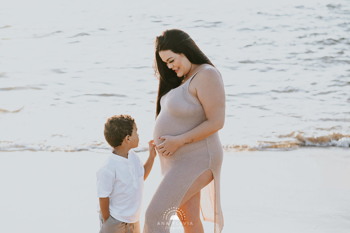 book gestante, gestante, gravida, gravidez, maternidade, ensaio gestante,  vila velha, vitoria,  parto, bebê, praia de itaparica, ensaio nublado, ensaio com vento, ensaio gestante na praia, ensaio gestante no amanhecer, praia deserta, amanhecer 
