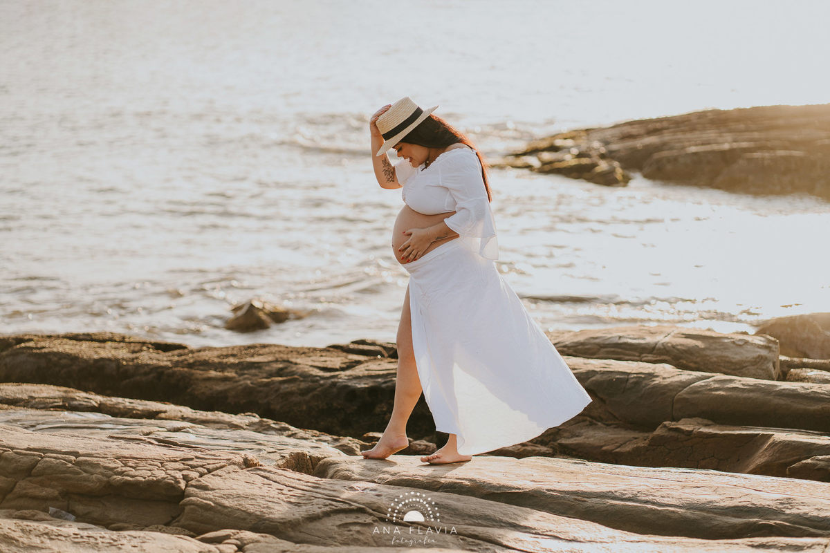 book gestante, gestante, gravida, gravidez, maternidade, ensaio gestante,  vila velha, vitoria,  parto, bebê, praia de itaparica, ensaio nublado, ensaio com vento, ensaio gestante na praia, ensaio gestante no amanhecer, praia deserta, amanhecer 
