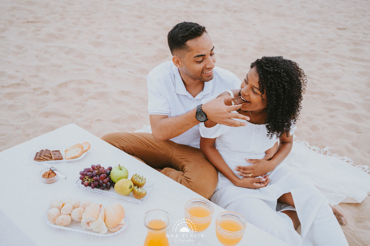 ensaio fotográfico, revelação de gravidez, ensaio revelação, cha revelação, campo, vila velha, vitoria, mae de menino, primeira gravidez gravidez, ensaio na praia, ensaio no amanhecer, cafe da manha na praia
