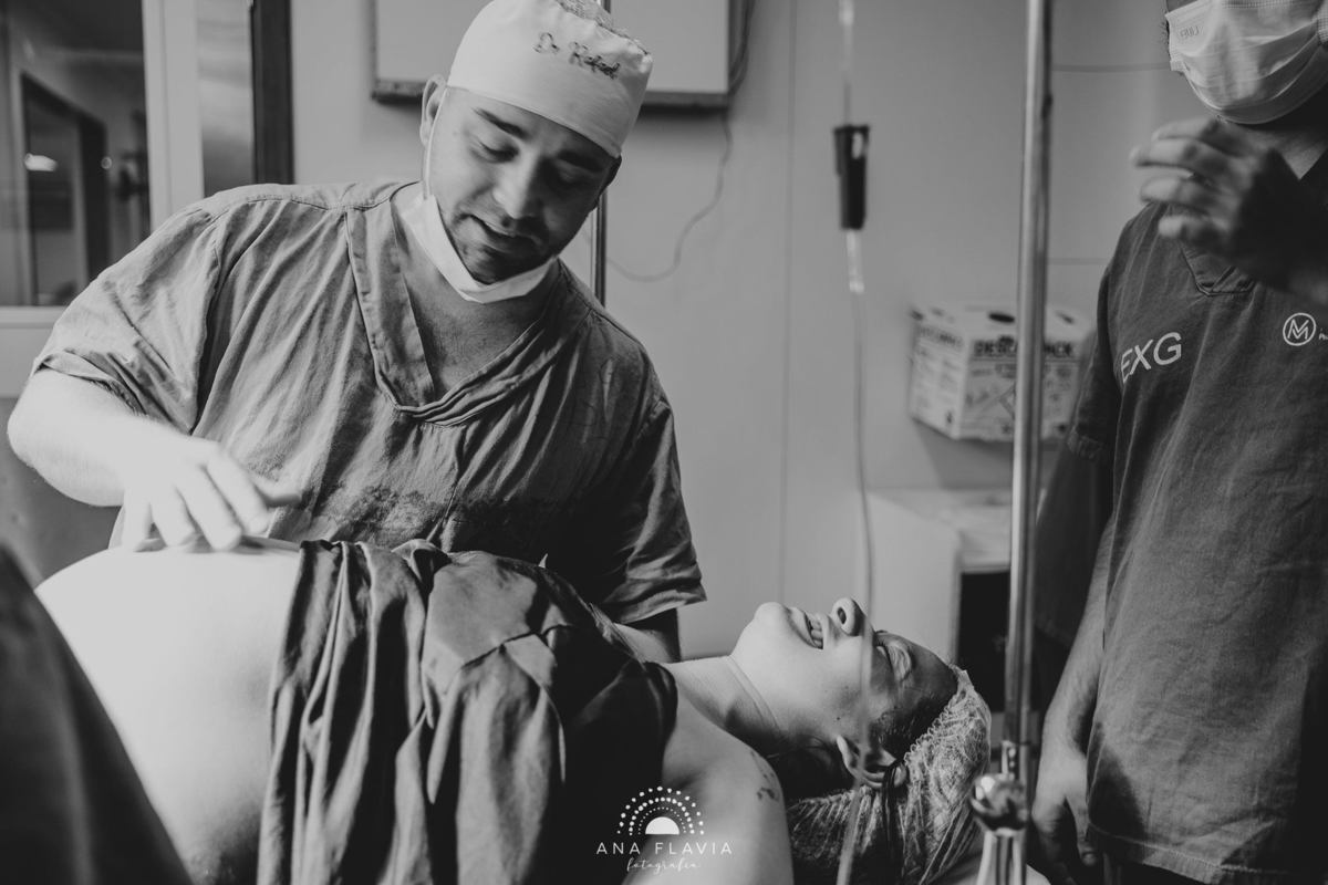 Fotografia de parto Cesária, Filme de parto, nascimento, humanização, vídeo de cesaria, cesariana humanizada, foto de parto Cesaria, parto humanizado, grande vitória, Hospital Praia da Costa, parto Cesária, Cesária, dr Rafael angelo Avançar Clínica Médica