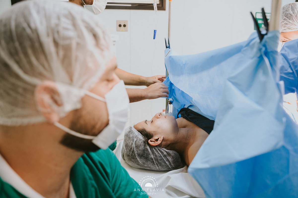 Fotografia de parto Cesária, Filme de parto, nascimento, humanização, vídeo de cesaria, cesariana humanizada, foto de parto Cesaria, parto humanizado, grande vitória, Hospital Praia da Costa, parto Cesária, Cesária, dr Rafael angelo Avançar Clínica Médica