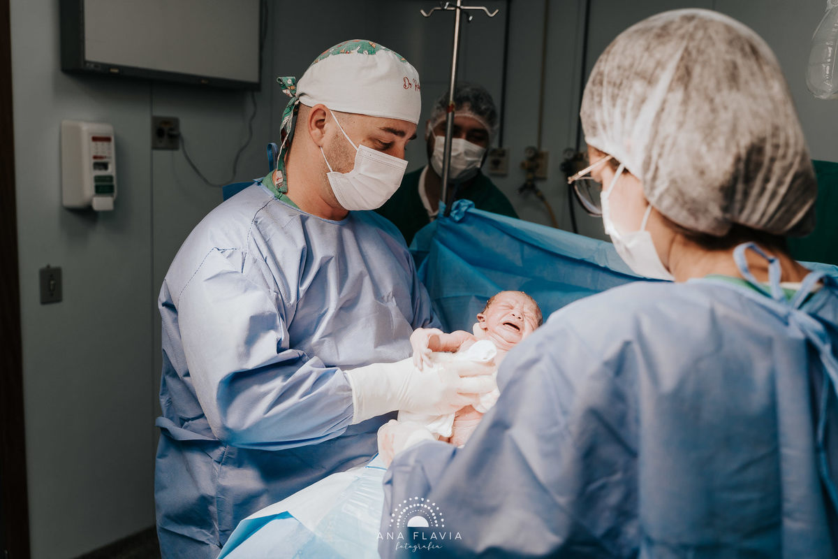 Fotografia de parto Cesária, Filme de parto, nascimento, humanização, vídeo de cesaria, cesariana humanizada, foto de parto Cesaria, parto humanizado, grande vitória, Hospital Praia da Costa, parto Cesária, Cesária, dr Rafael angelo Avançar Clínica Médica