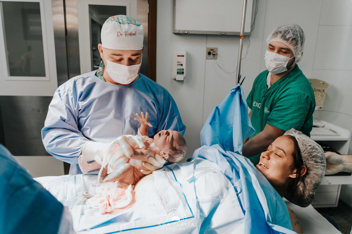 Fotografia de parto Cesária, Filme de parto, nascimento, humanização, vídeo de cesaria, cesariana humanizada, foto de parto Cesaria, parto humanizado, grande vitória, Hospital Praia da Costa, parto Cesária, Cesária, dr Rafael angelo Avançar Clínica Médica