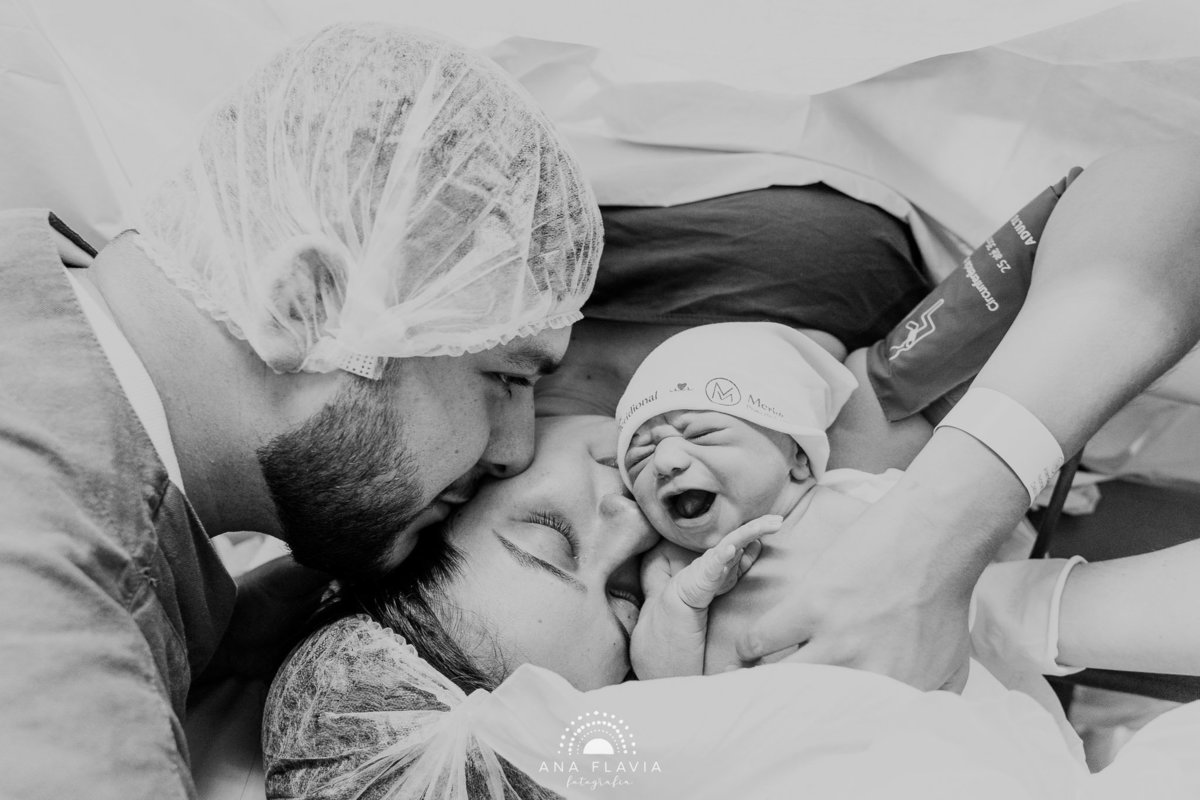 Fotografia de parto Cesária, Filme de parto, nascimento, humanização, vídeo de cesaria, cesariana humanizada, foto de parto Cesaria, parto humanizado, grande vitória, Hospital Praia da Costa, parto Cesária, Cesária, dr Rafael angelo Avançar Clínica Médica