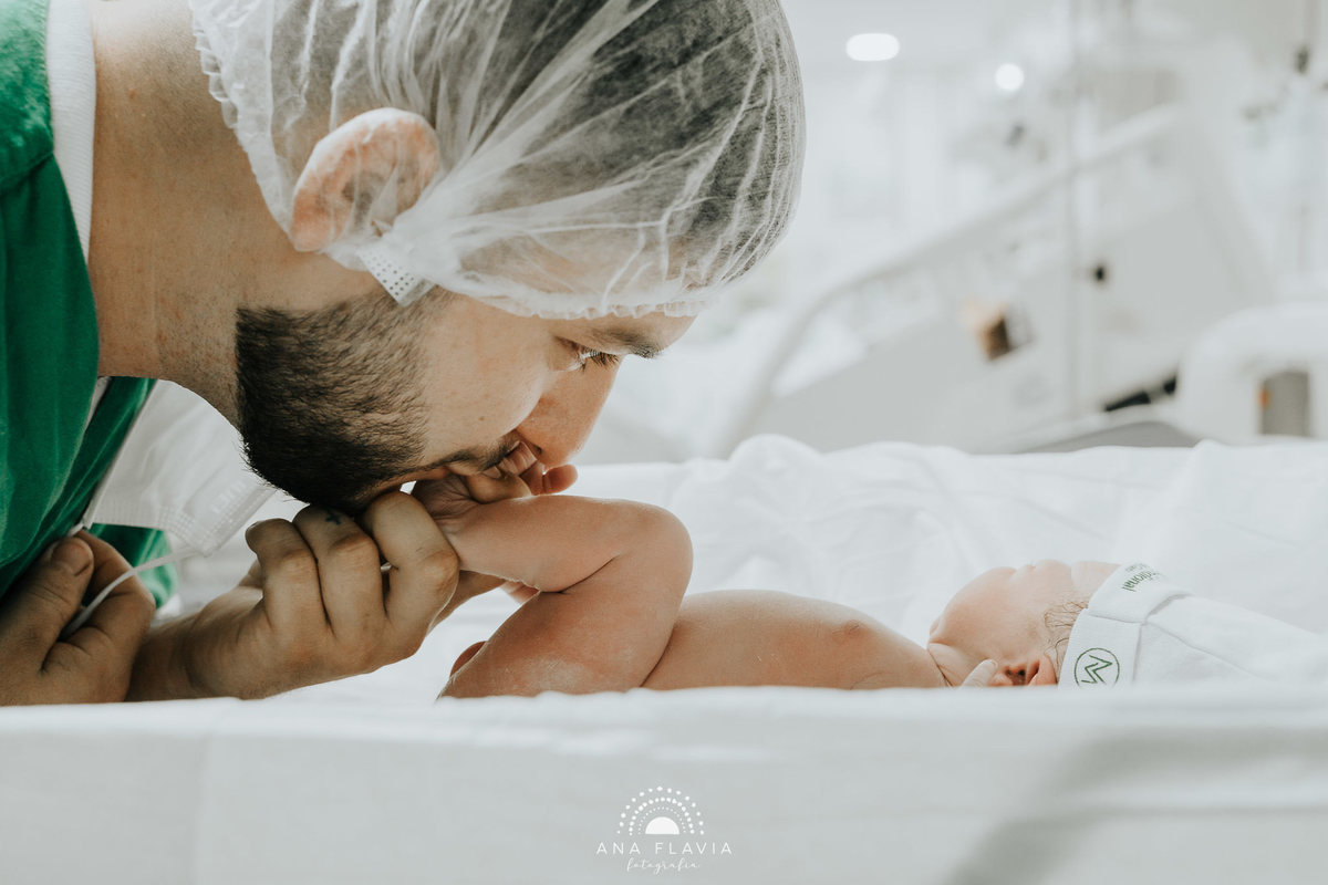 Fotografia de parto Cesária, Filme de parto, nascimento, humanização, vídeo de cesaria, cesariana humanizada, foto de parto Cesaria, parto humanizado, grande vitória, Hospital Praia da Costa, parto Cesária, Cesária, dr Rafael angelo Avançar Clínica Médica