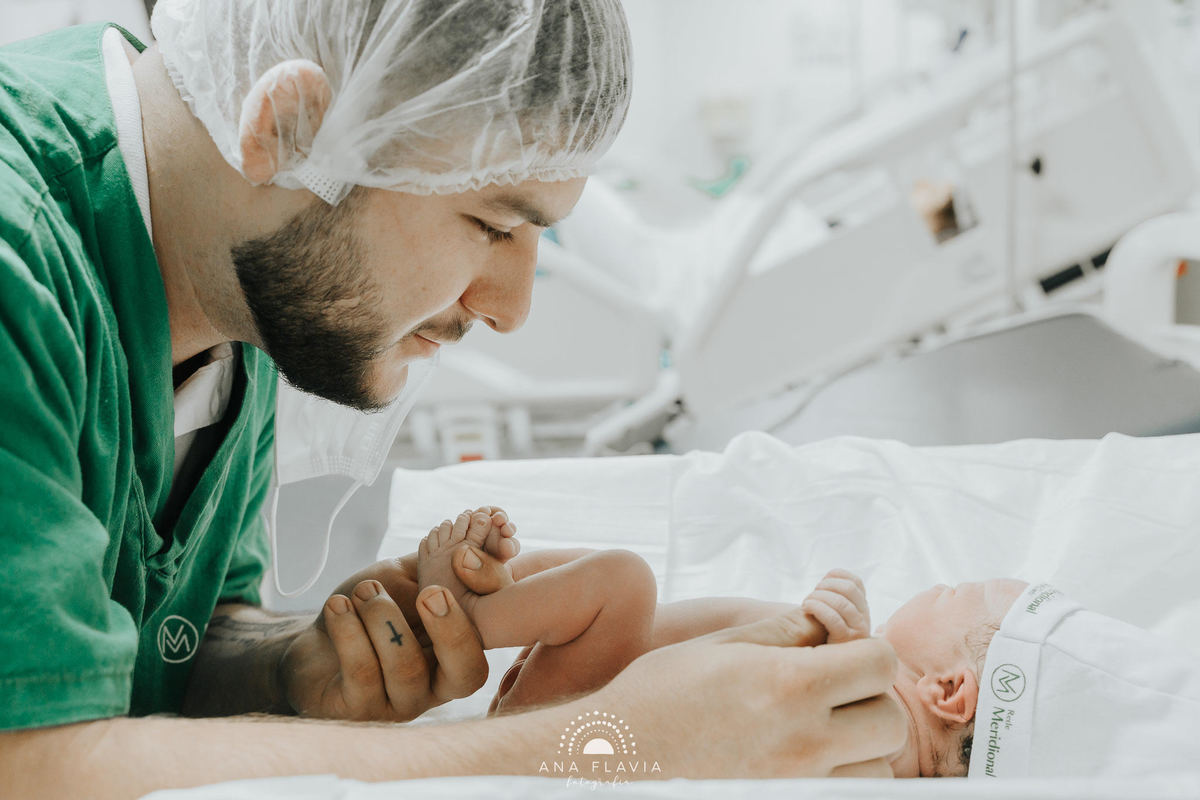 Fotografia de parto Cesária, Filme de parto, nascimento, humanização, vídeo de cesaria, cesariana humanizada, foto de parto Cesaria, parto humanizado, grande vitória, Hospital Praia da Costa, parto Cesária, Cesária, dr Rafael angelo Avançar Clínica Médica