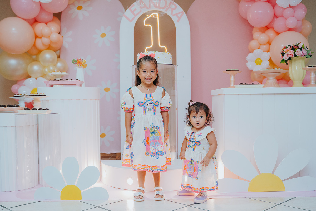 aniversario, 1 anos, mundo rosa, mae de menina, fotografia, babygril, festa patati patata, festa de menina, amigos, smashthecake, primeiro aninho, babyfashion, festa de criança, photography, um ano, família, mamãe de primeira viagem, festa em casa,