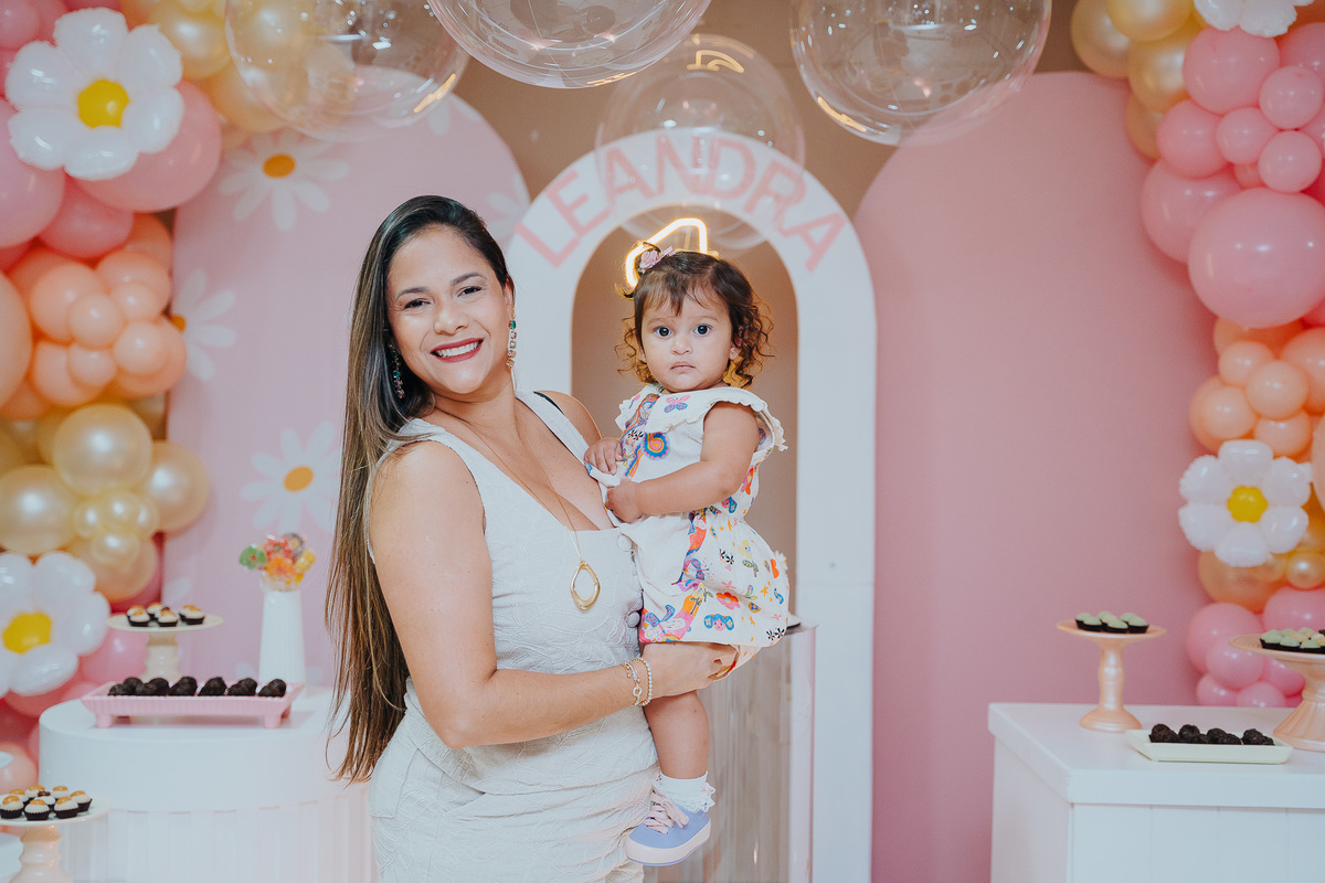 aniversario, 1 anos, mundo rosa, mae de menina, fotografia, babygril, festa patati patata, festa de menina, amigos, smashthecake, primeiro aninho, babyfashion, festa de criança, photography, um ano, família, mamãe de primeira viagem, festa em casa,