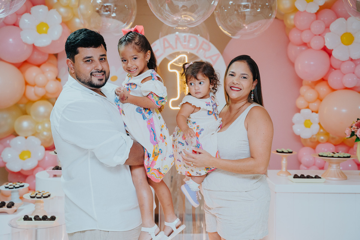 aniversario, 1 anos, mundo rosa, mae de menina, fotografia, babygril, festa patati patata, festa de menina, amigos, smashthecake, primeiro aninho, babyfashion, festa de criança, photography, um ano, família, mamãe de primeira viagem, festa em casa,