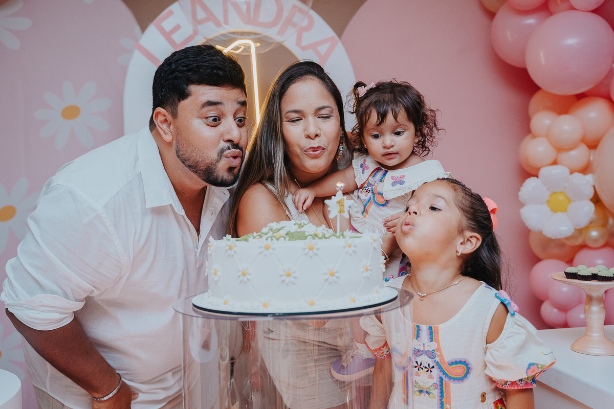 aniversario, 1 anos, mundo rosa, mae de menina, fotografia, babygril, festa patati patata, festa de menina, amigos, smashthecake, primeiro aninho, babyfashion, festa de criança, photography, um ano, família, mamãe de primeira viagem, festa em casa,