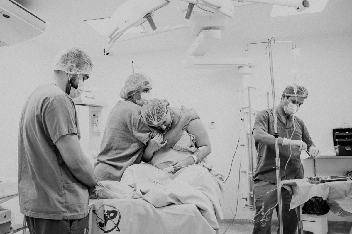 Fotografia de parto Cesária, Filme de parto, nascimento, humanização, vídeo de cesaria, cesariana humanizada, foto de parto Cesaria, parto humanizado, grande vitória, Hospital Praia da Costa, parto Cesária, Cesária, dr Rafael angelo Avançar Clínica Médica