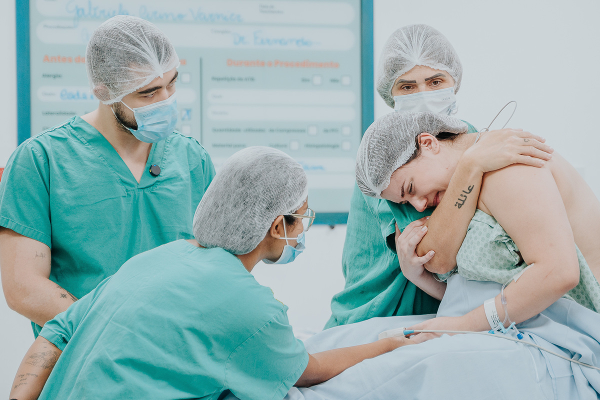 Fotografia de parto Cesária, Filme de parto, nascimento, humanização, vídeo de cesaria, cesariana humanizada, foto de parto Cesaria, parto humanizado, grande vitória, Hospital Praia da Costa, parto Cesária, Cesária, dr Rafael angelo Avançar Clínica Médica